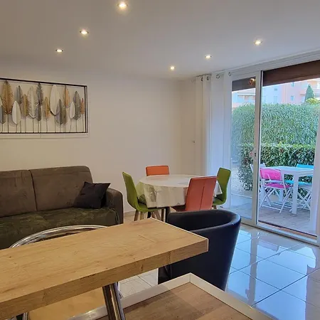 Charming T2 100 Meters From The Apartment Fréjus