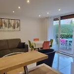 Charming T2 100 Meters From The 아파트 Fréjus