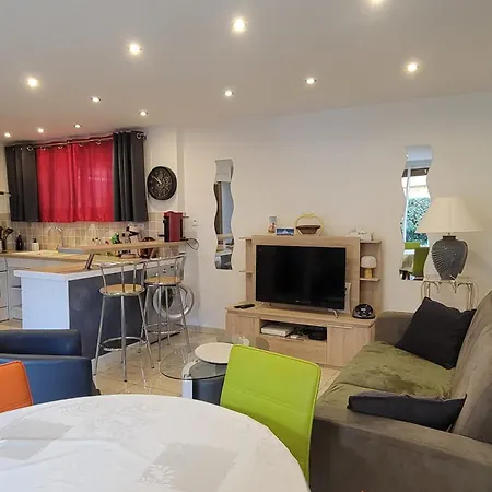 Charming T2 100 Meters From The Apartment Frejus