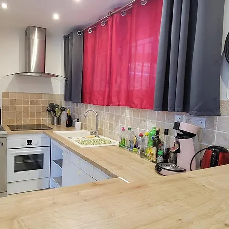 Apartment Charming T2 100 Meters From The
