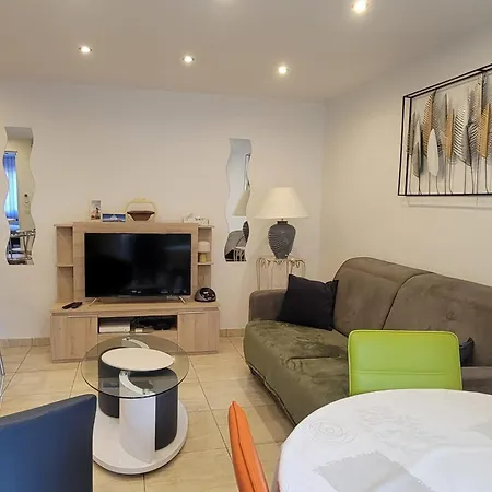 Charming T2 100 Meters From The Apartment Frejus