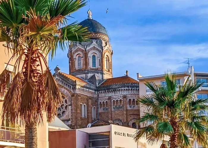 Charming T2 100 Meters From The Lejlighed