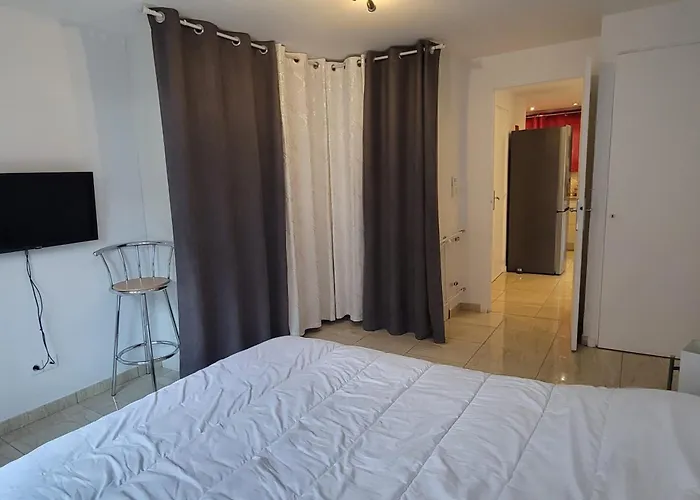 Charming T2 100 Meters From The